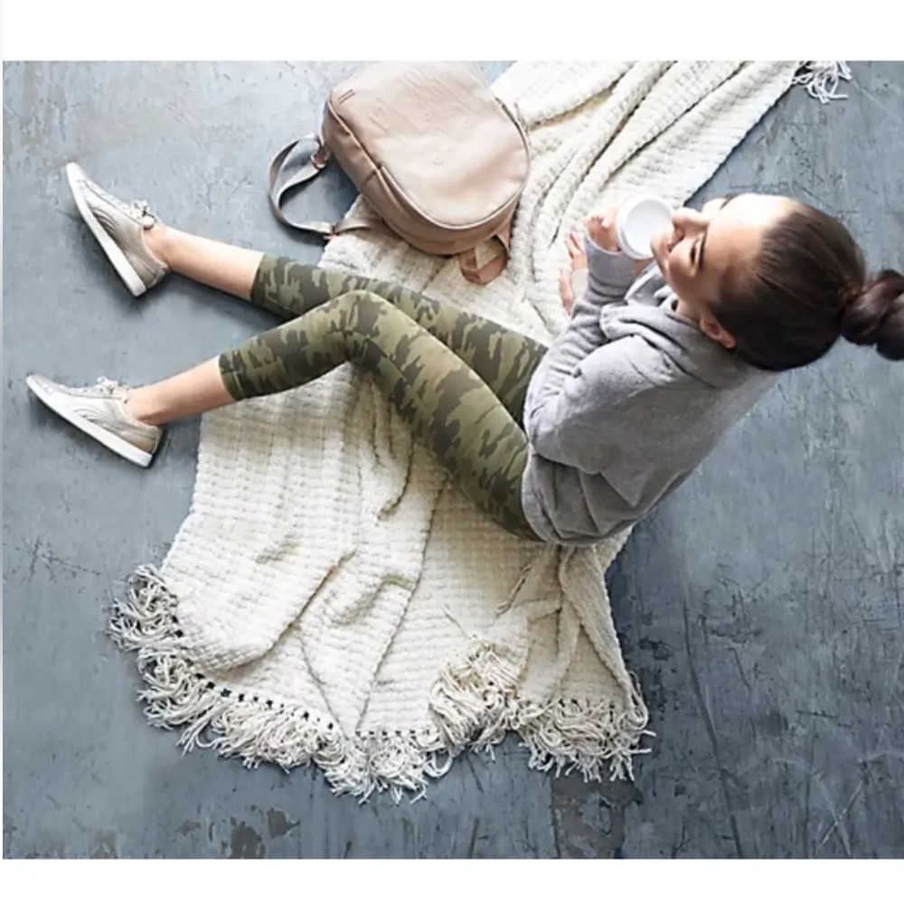 SPANX Look At Me Now Leggings - Sage Camo‎